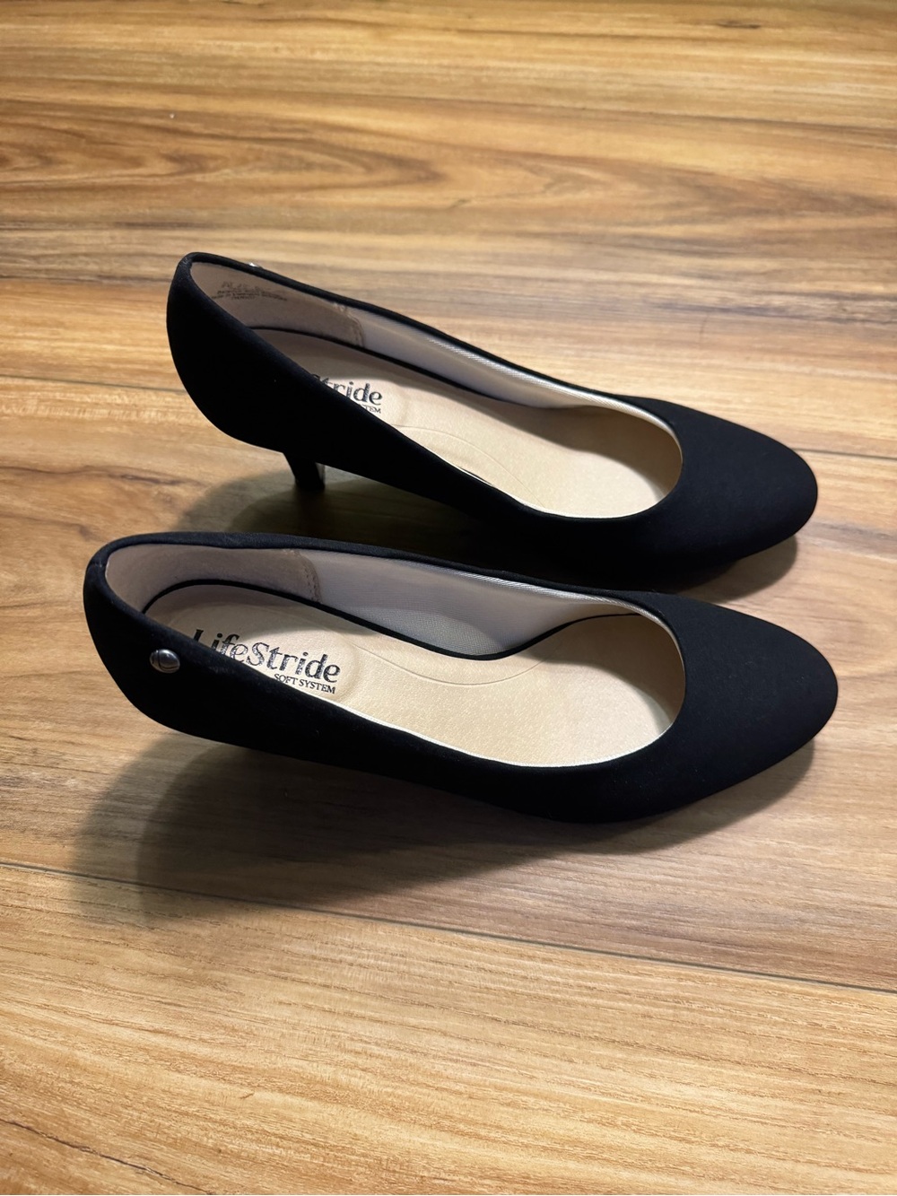 Life Stride Black Low Kitten Heel Dress Pumps